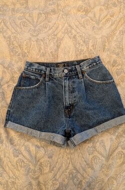 Abercrombie & Fitch Annie High Rise Pleated Shorts